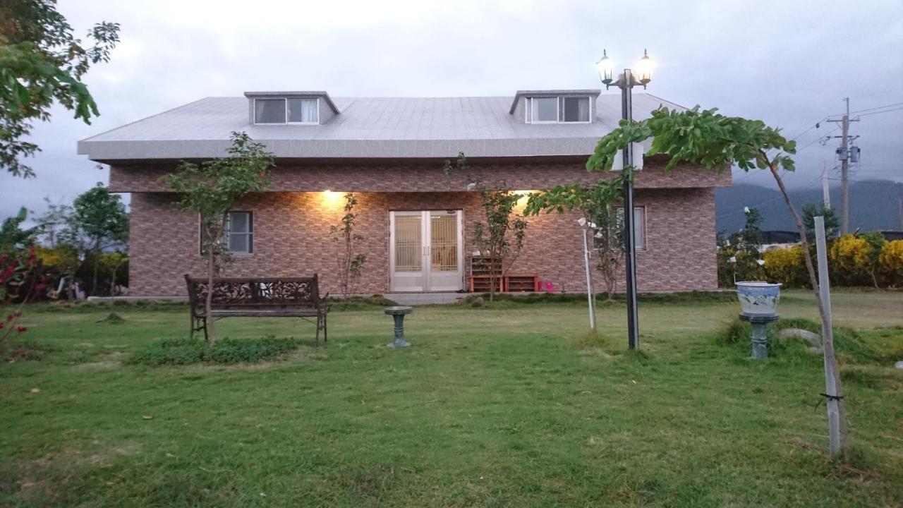 Red Crown Jacana B&B Taitung ภายนอก รูปภาพ